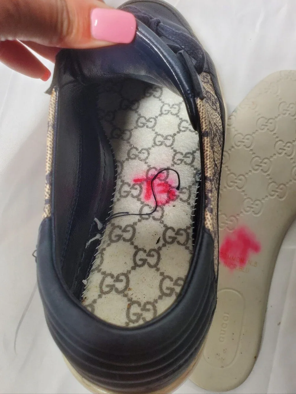 Gucci GG Supreme Monogram Low-Top Sneakers In A Midnigth Blue & Beige Size 8